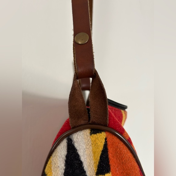 Pendleton Wool Cross body red Aztec pattern bag - Picture 2 of 6